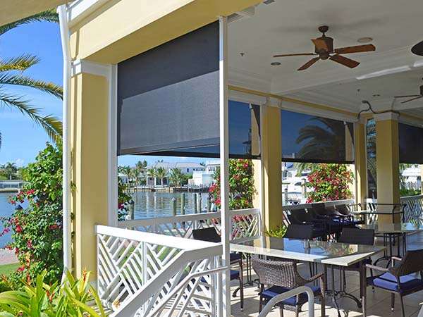 titan retractable screen - restaurant patio